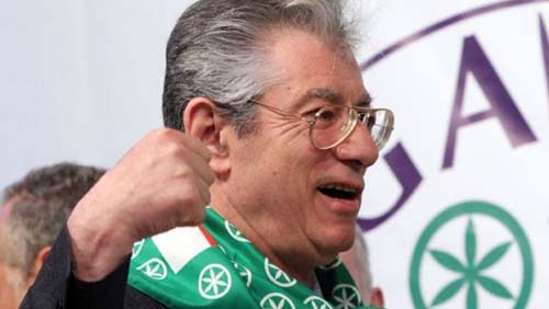 Umberto Bossi rifiuta ogni reato Umberto Bossi rifiuta ogni reato