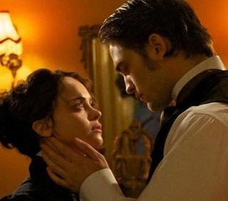 Bel Ami, Christina Ricci: corso di british per Robert Pattinson