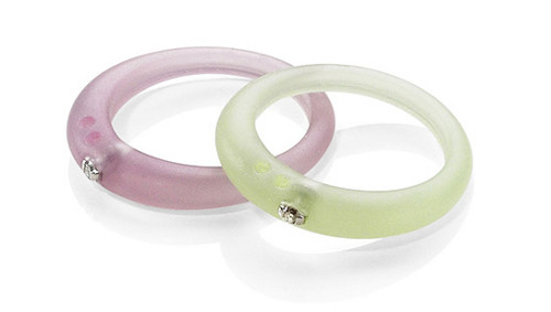 Duepunti: gioielli in diamanti e silicone Duepunti: gioielli in diamanti e silicone