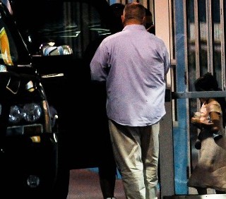 Suri Cruise torna da Katie Holmes dopo la visita di Tom Cruise