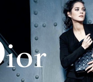 Lady Dior: la borsa iconica è in mostra alla Triennale