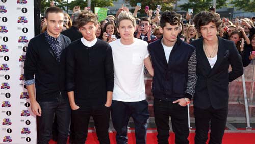 X-Factor 6: Scissor Sisters con i One Direction giovedì X-Factor 6: Scissor Sisters con i One Direction giovedì