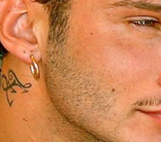 Belen Rodriguez esige che Stefano De Martino tolga il tatuaggio di Emma