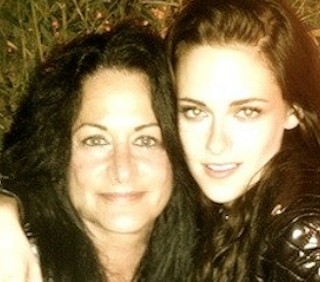 Kristen Stewart innamorata di Robert Pattinson, lo dice la mamma