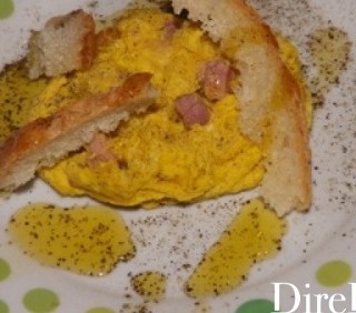Nuvola di uovo e pancetta, ricetta veloce