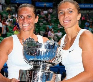 Tennis: Sara Errani e Roberta Vinci trionfano agli Australian Open