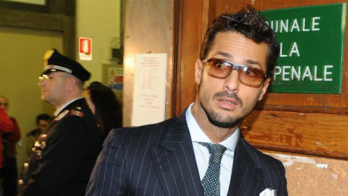 Fabrizio Corona è latitante Fabrizio Corona è latitante