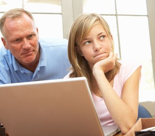 Genitori su Facebook? Solo per controllare i figli