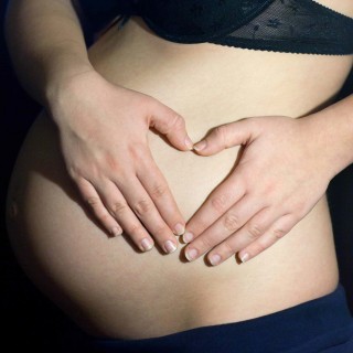 Febbre in gravidanza: possibili rischi e cure per prevenirli