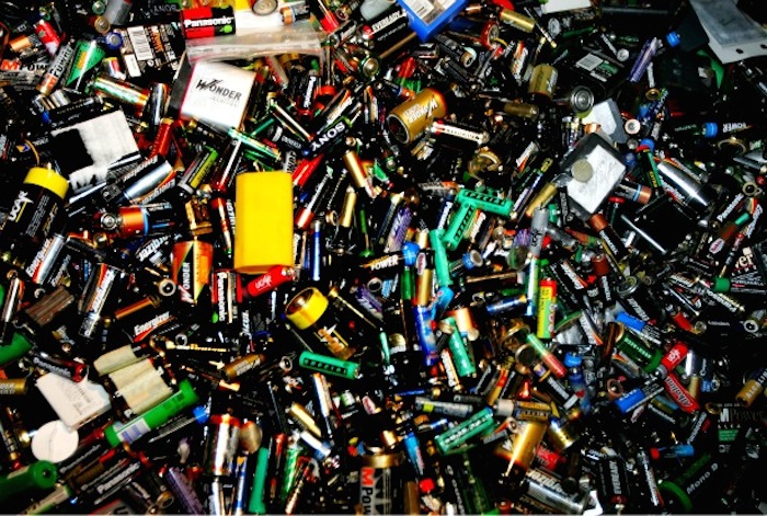 Riciclare le pile: mamme e papà, la seconda vita delle batterie Riciclare le pile: mamme e papà, la seconda vita delle batterie