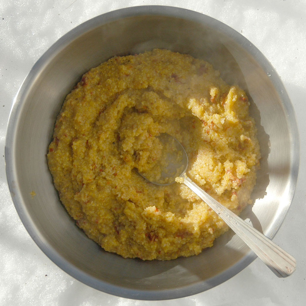 Polenta gigante: sulle Dolomiti parte la sfida per entrare nel Guinness dei primati Polenta gigante: sulle Dolomiti parte la sfida per entrare nel Guinness dei primati