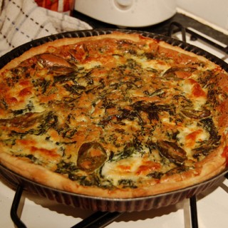 Quiche alle erbe aromatiche: sapori e aromi in pasta sfoglia