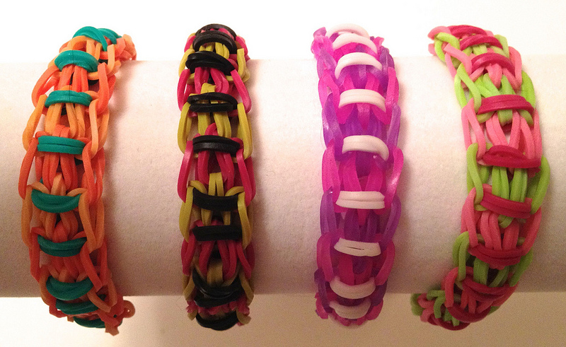 Braccialetti con elastici: come si fanno con il telaio Braccialetti con elastici: come si fanno con il telaio
