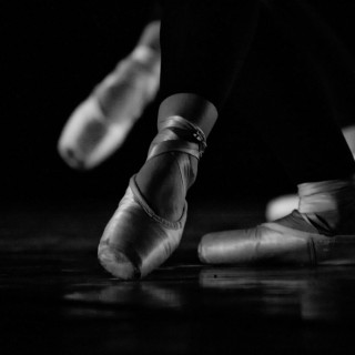 Ballerina della Scala licenziata: il tribunale la reintegra dopo la denuncia di anoressia