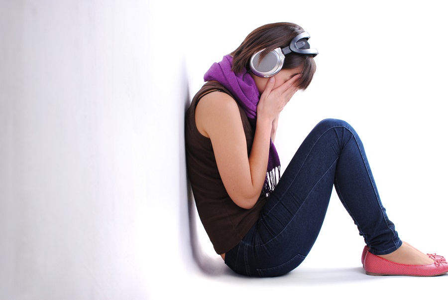 Depressione in adolescenza: i sintomi per riconoscerla e le cure Depressione in adolescenza: i sintomi per riconoscerla e le cure