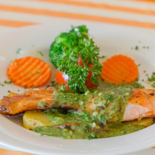 Salmone in salsa verde