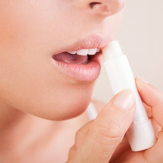 Ammorbidisce le labbra