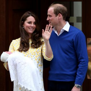 Kate Middleton: i look post parto a confronto