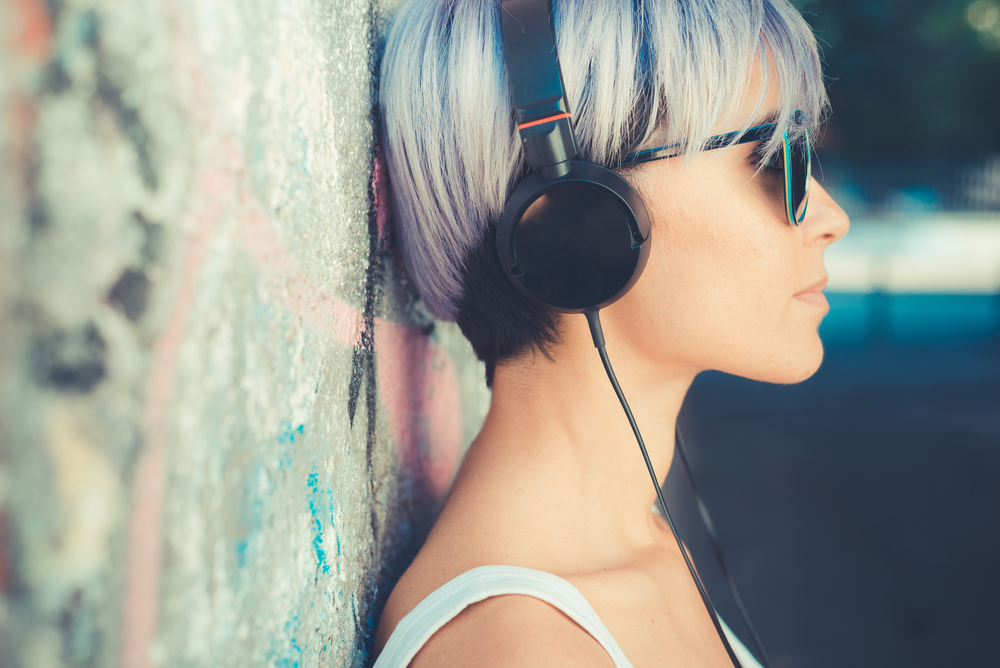 Capelli grigi: le nuove tendenze colore Capelli grigi: le nuove tendenze colore
