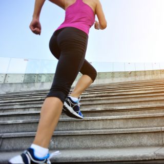 Ginnastica sulle scale: gli esercizi per dimagrire