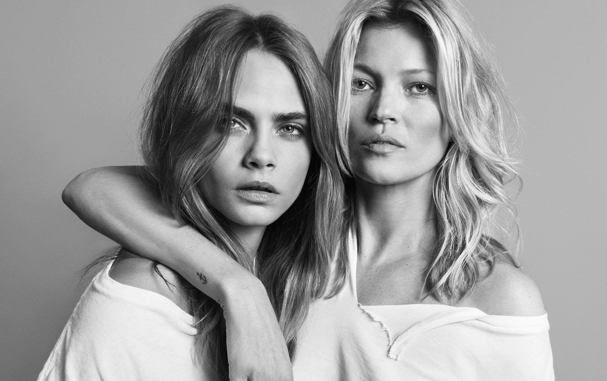 Cara Delevingne e Kate Moss: bagno di folla a Milano Cara Delevingne e Kate Moss: bagno di folla a Milano