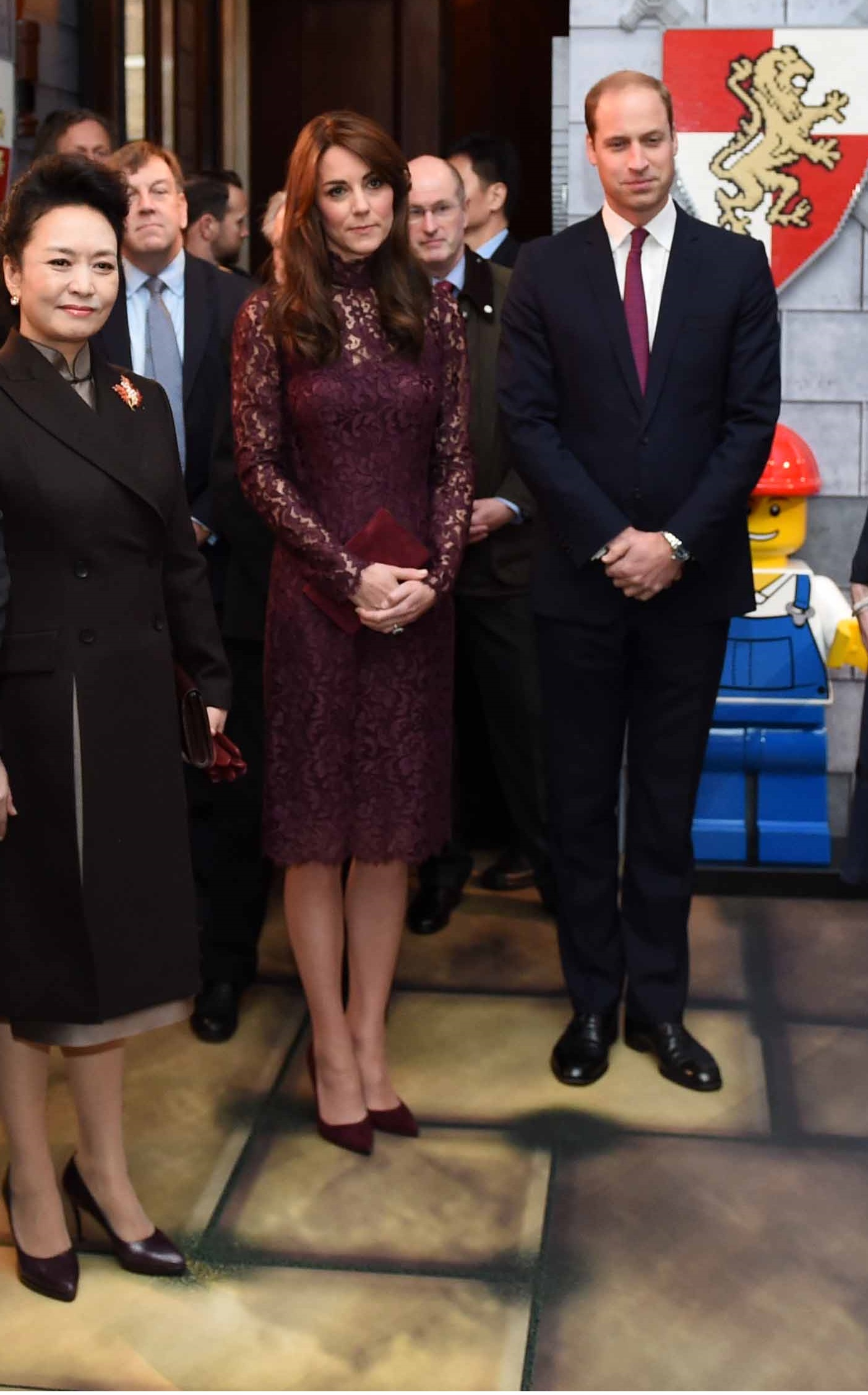 Da Kate Middleton a Letizia: la regale passione per il pizzo Da Kate Middleton a Letizia: la regale passione per il pizzo