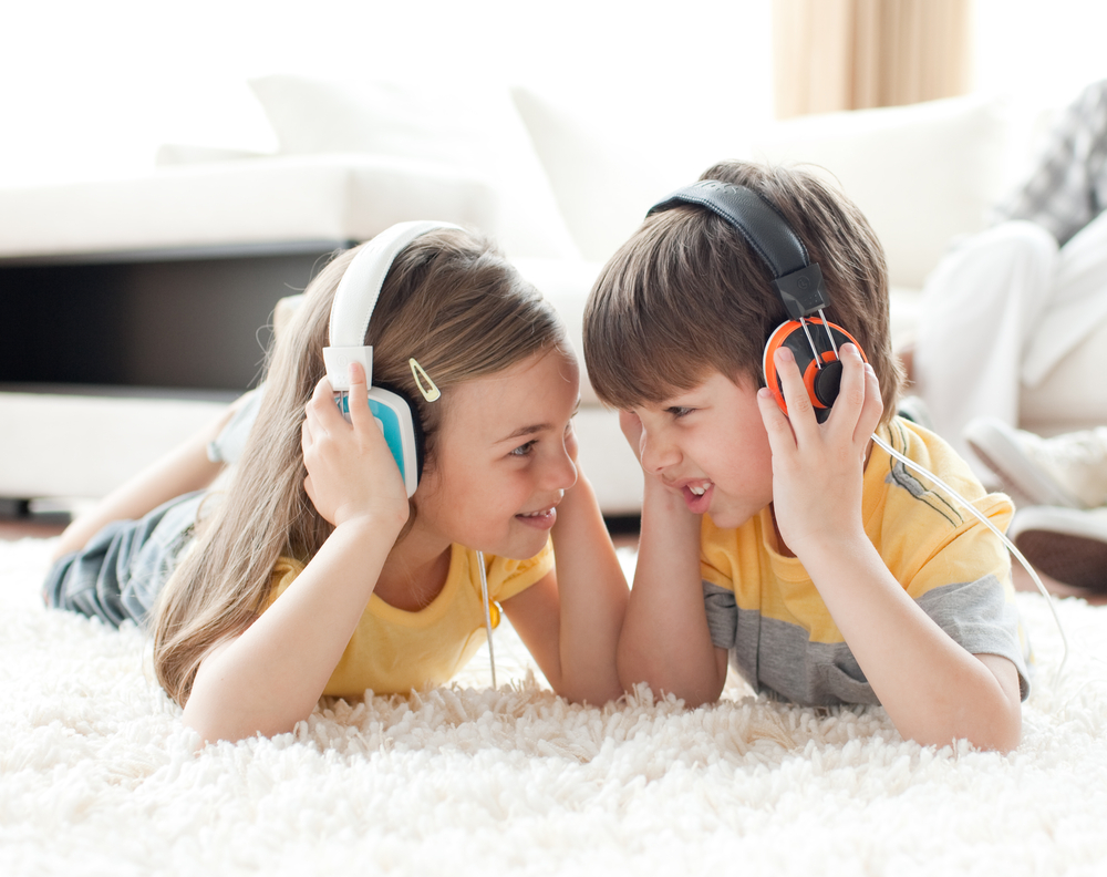 Cinque canzoni per bambini piccoli Cinque canzoni per bambini piccoli