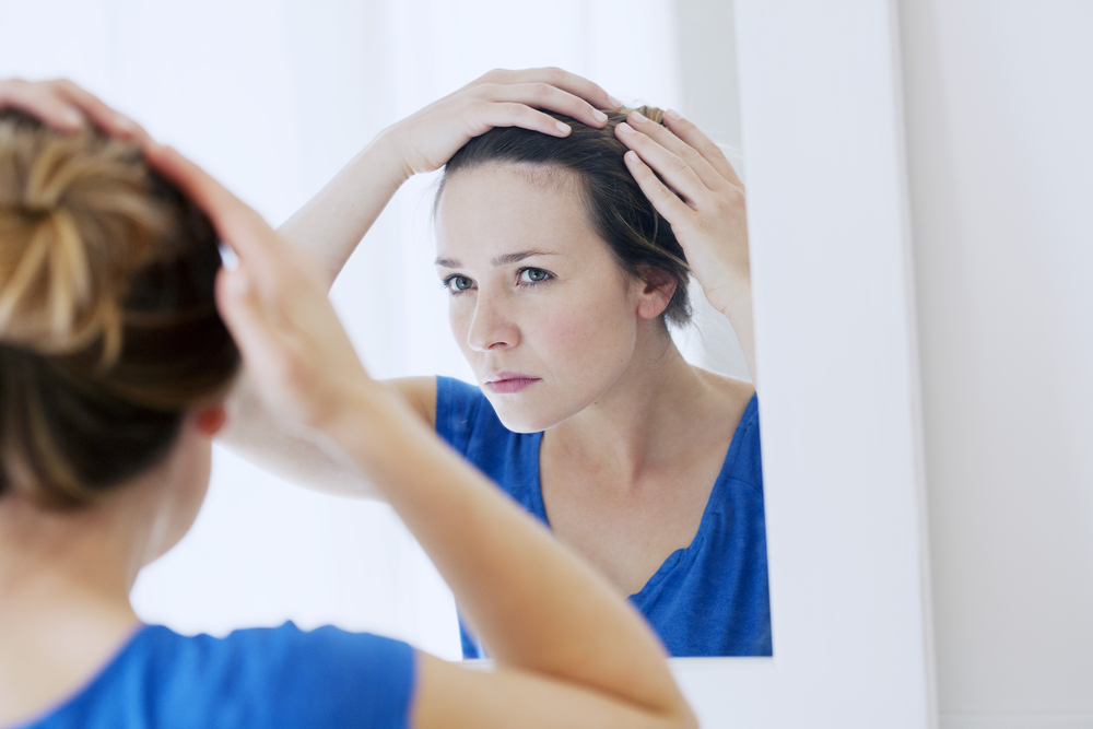 Caduta capelli: quali sono le cause e come contrastarla Caduta capelli: quali sono le cause e come contrastarla