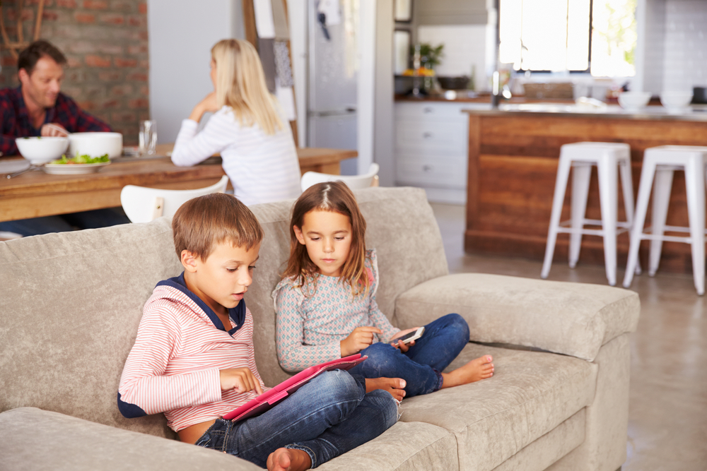Le regole sull'uso del tablet da parte dei bambini Le regole sull'uso del tablet da parte dei bambini