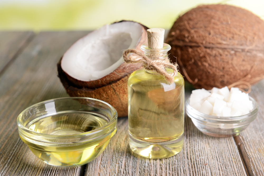 Olio di cocco: 5 trucchi per la cura del corpo Olio di cocco: 5 trucchi per la cura del corpo