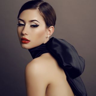 Eyeliner liquido: tutte le tecniche per applicarlo