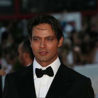 Sanremo: 7 cose da sapere sul valletto Gabriel Garko