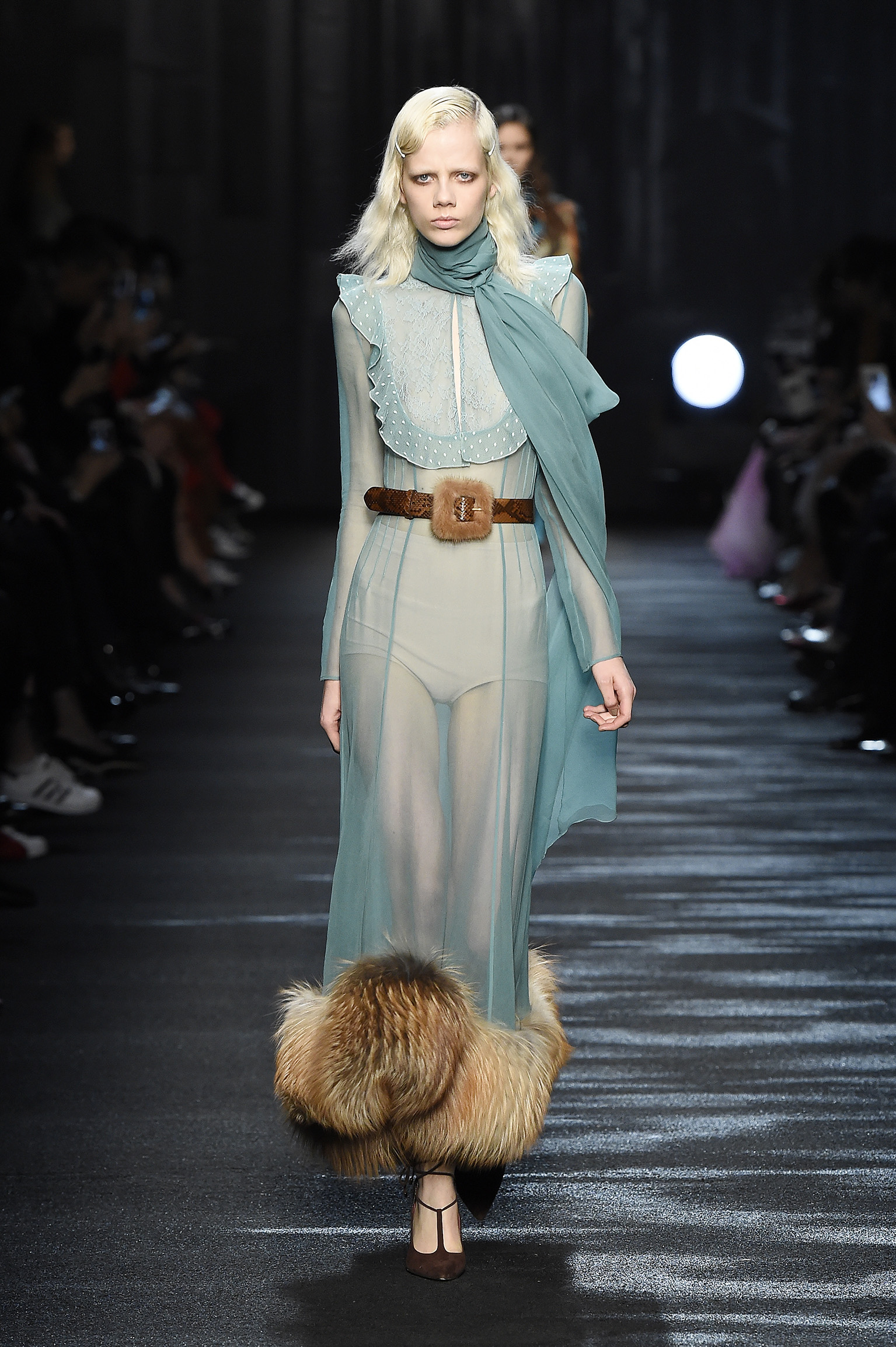 Blumarine celebra la donna romantica e sensuale Blumarine celebra la donna romantica e sensuale