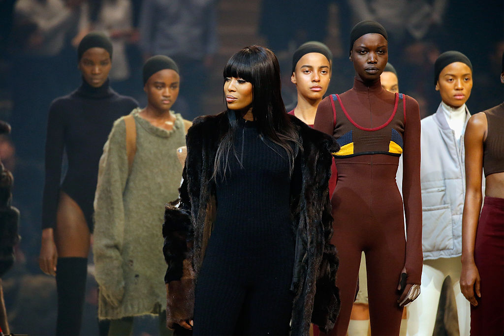 Il clan Kardashian al completo per la sfilata di Kanye West Il clan Kardashian al completo per la sfilata di Kanye West