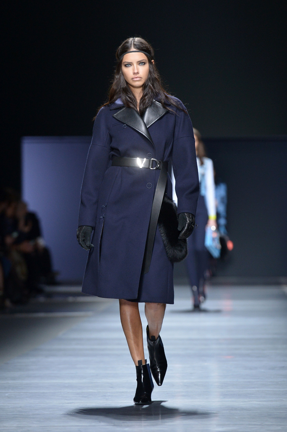 Versace presenta la nuova collezione Autunno Inverno Versace presenta la nuova collezione Autunno Inverno