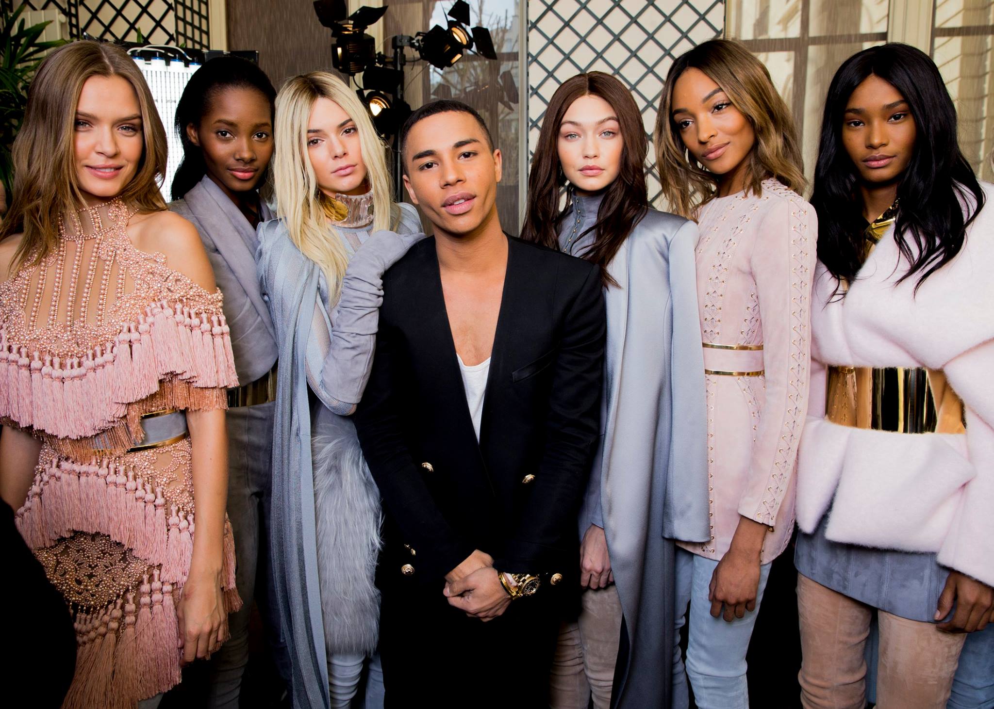 Balmain: 10 cose da sapere sulla sfilata di Parigi Balmain: 10 cose da sapere sulla sfilata di Parigi