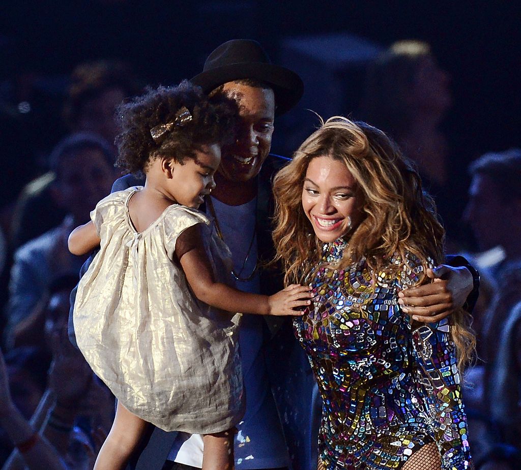 Blue Ivy si diverte con i trucchi di mamma Beyoncé Blue Ivy si diverte con i trucchi di mamma Beyoncé