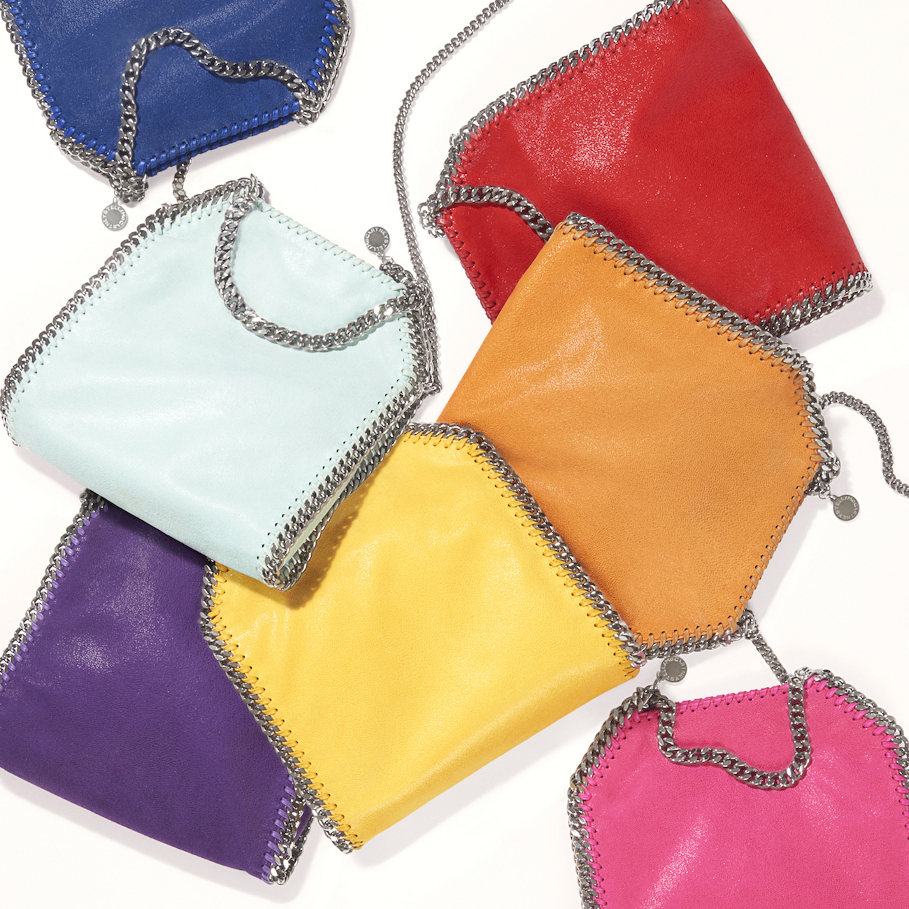 La collezione Rainbow Pop Falabella di Stella McCartney La collezione Rainbow Pop Falabella di Stella McCartney