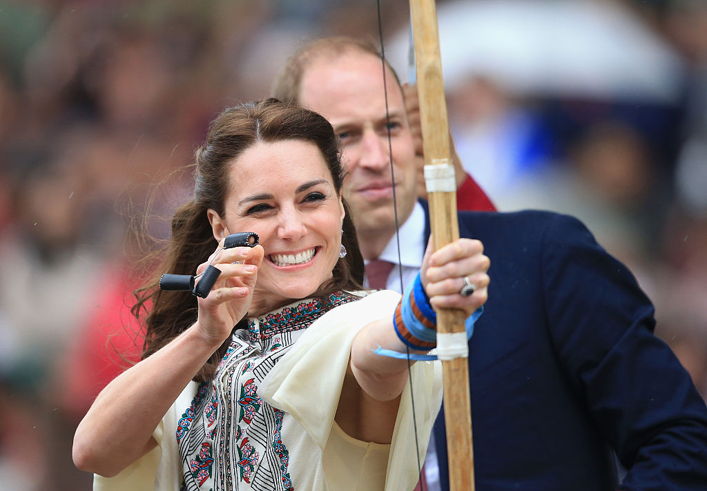 Kate Middleton: tiro con l'arco in Bhutan Kate Middleton: tiro con l'arco in Bhutan