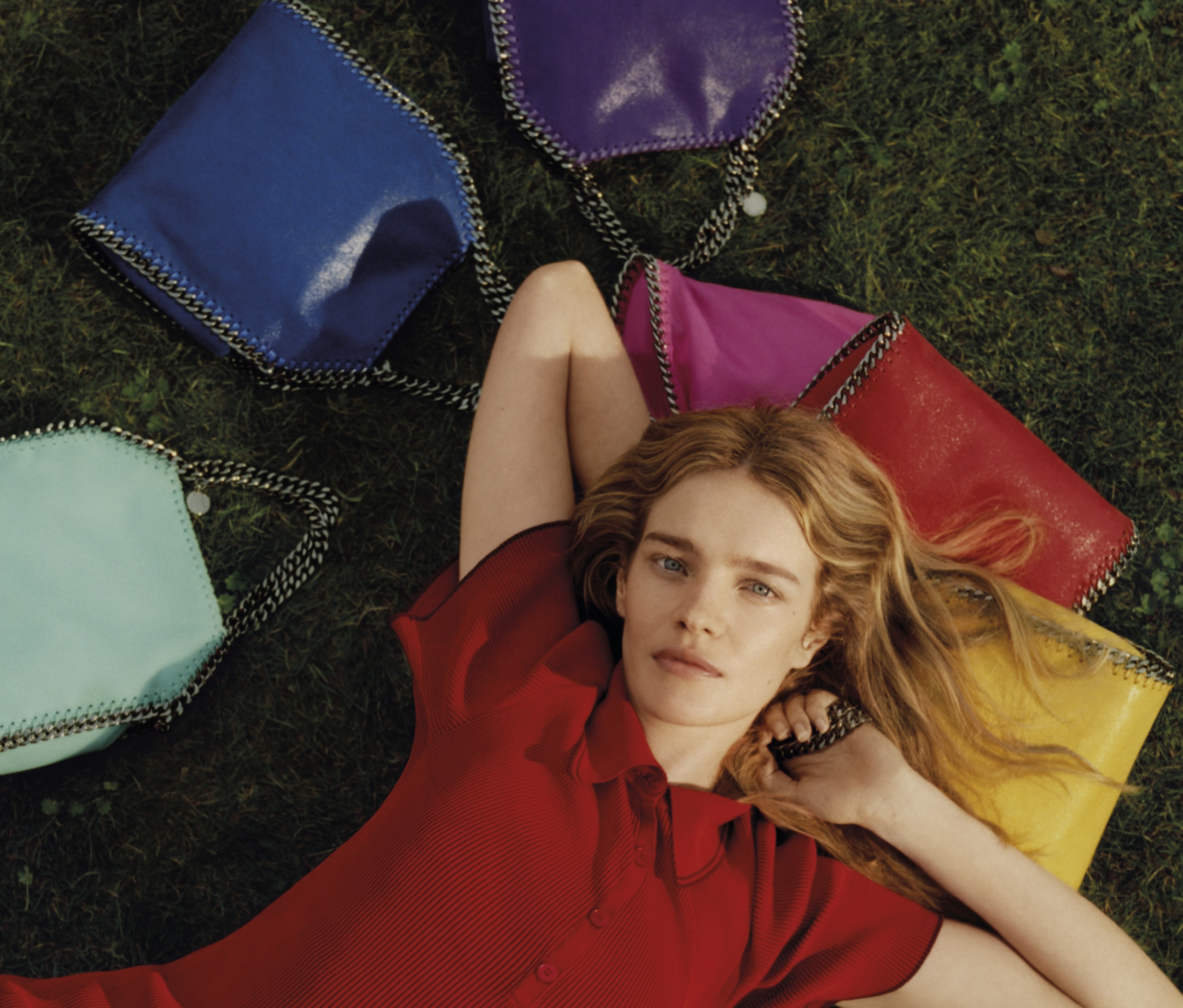 Stella McCartney: nasce la Falabella con i colori arcobaleno Stella McCartney: nasce la Falabella con i colori arcobaleno