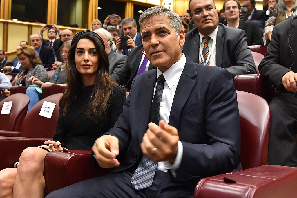 Amal Clooney: con il turbante per incontrare il Papa Amal Clooney: con il turbante per incontrare il Papa