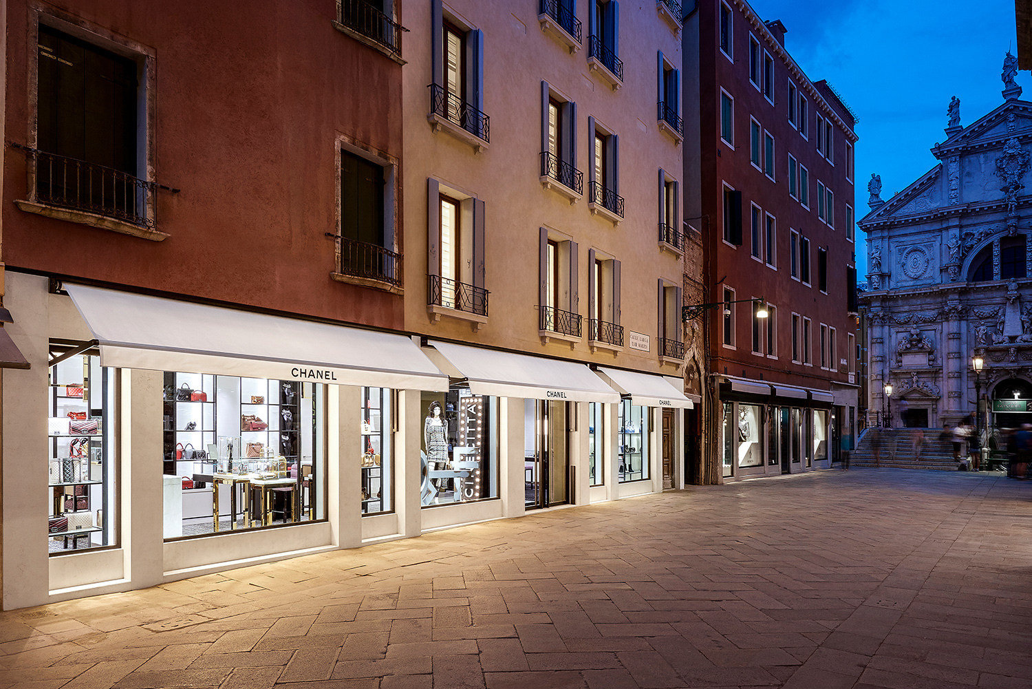 Chanel apre la seconda boutique a Venezia Chanel apre la seconda boutique a Venezia
