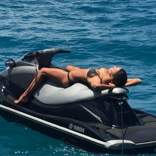 Belen Rodriguez in vacanza a Ibiza con la famiglia