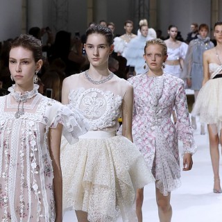Giambattista Valli Haute Couture Autunno/Inverno 2016-2017, foto