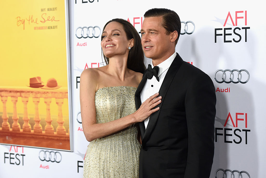 Angelina Jolie vs Hollywood per il sostegno a Brad Pitt Angelina Jolie vs Hollywood per il sostegno a Brad Pitt