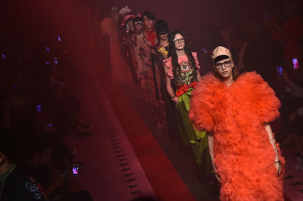 Gucci apre Milano Moda Donna con la collezione PE 2017 Gucci apre Milano Moda Donna con la collezione PE 2017