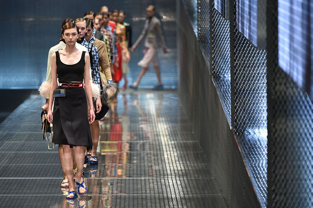 Colorata e androgina, la donna Prada sfila a Milano Colorata e androgina, la donna Prada sfila a Milano