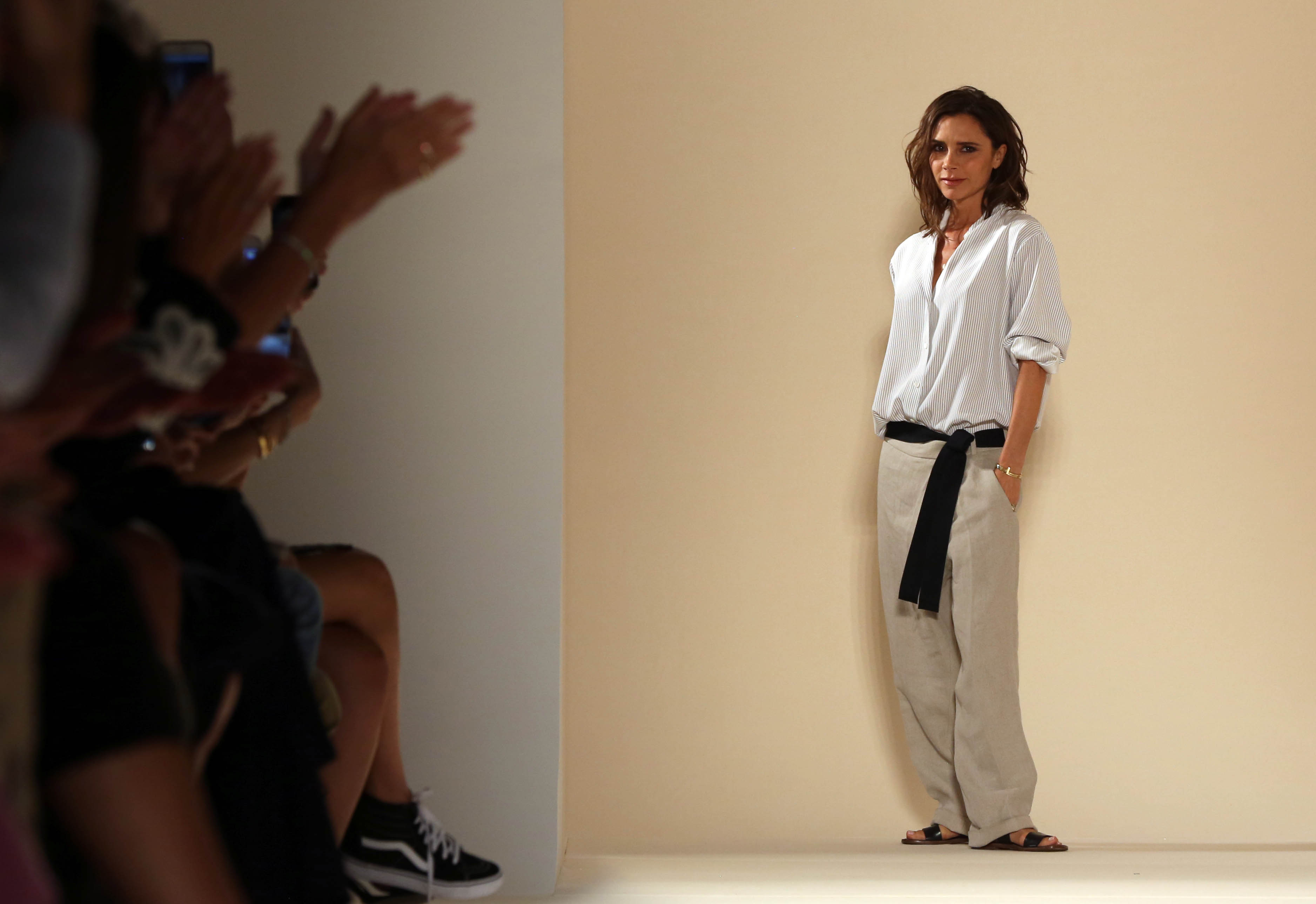 Victoria Beckham, è bufera: modelle scheletriche alla NYFW Victoria Beckham, è bufera: modelle scheletriche alla NYFW