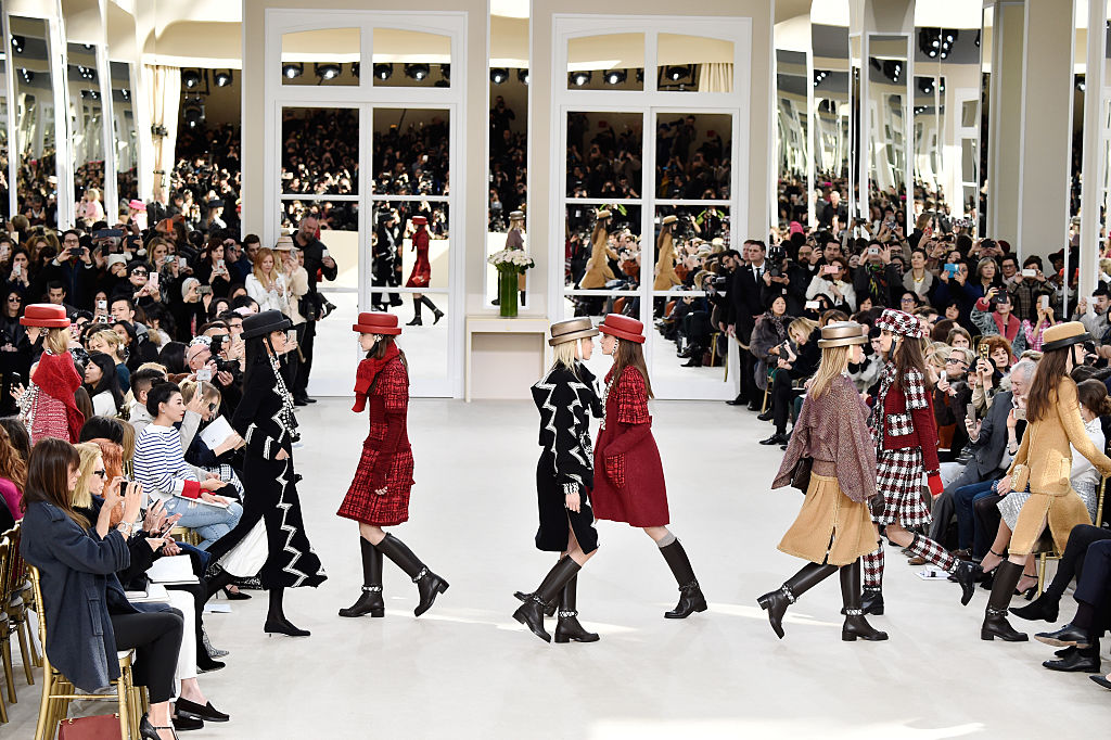 Gli stivali bassi di tendenza per l'inverno Gli stivali bassi di tendenza per l'inverno