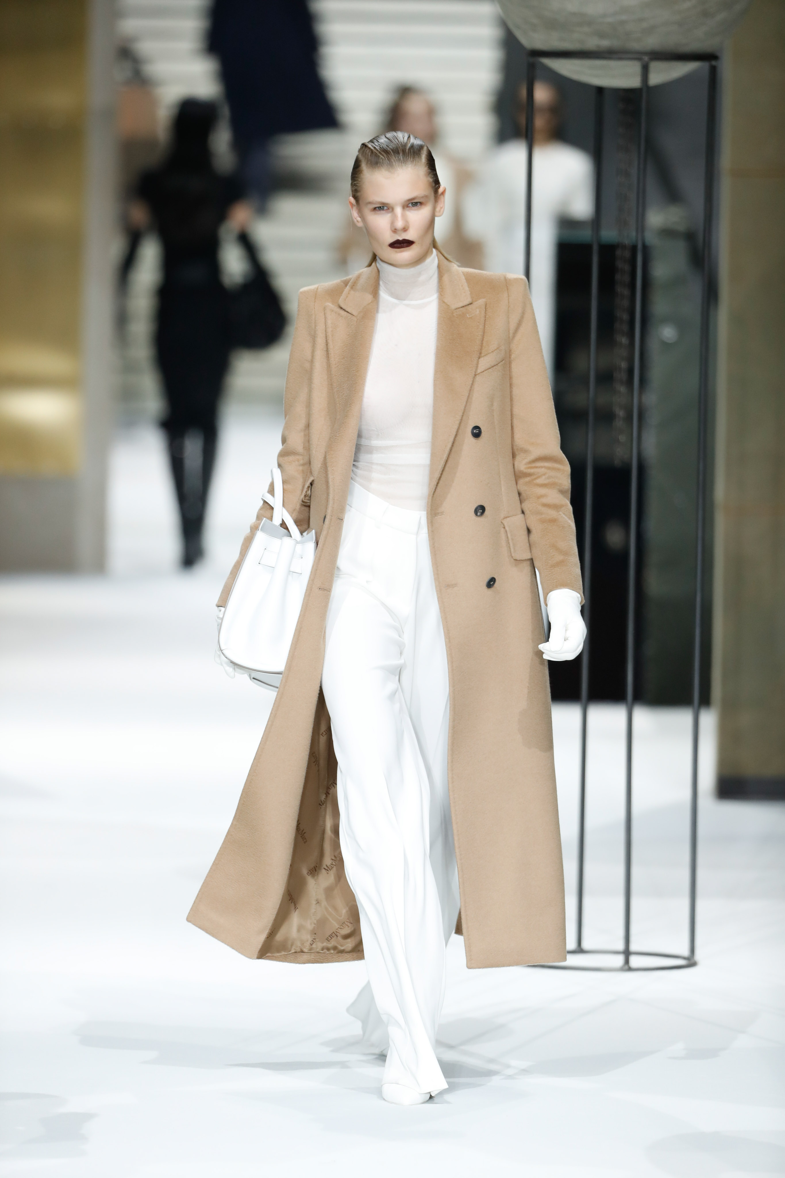 Max Mara a Shanghai con la Pre Fall 2017 Metropolis Max Mara a Shanghai con la Pre Fall 2017 Metropolis